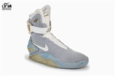 neue nike schuhe selbstschnürende|Aus den Archiven: Die Entwicklung des Nike Air Mag.